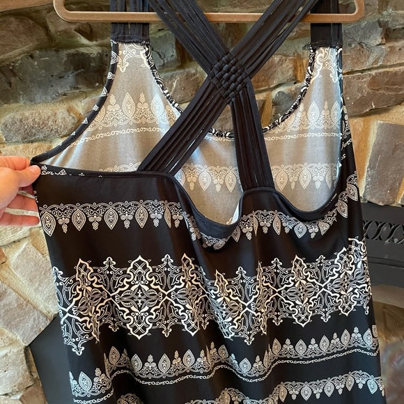 Ana black and white strap back dress - Picture 5 of 8